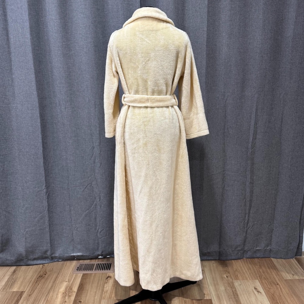 Vintage Fuzzy Robe cream colored long sleeve Plush belted housecoat with pockets - Picture 3 of 9